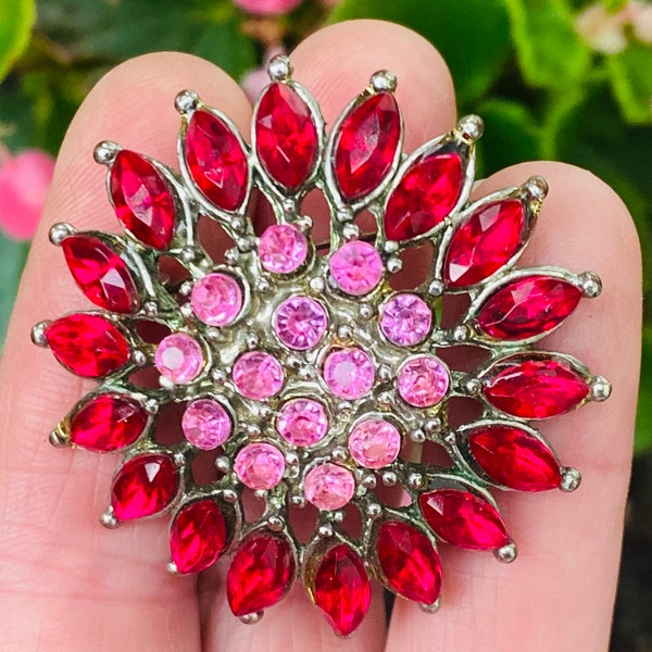 Vibrant Vintage Pink Rhinestone Flower Brooch!