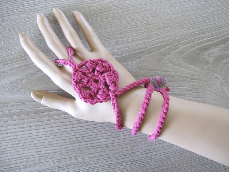 Star Medallion Finger Loop Bracelet Crochet Pattern PDF Crochet Pattern image 5