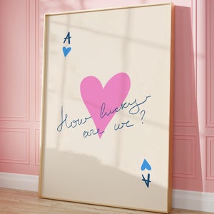 Nous avons de la chance, affiche esthétique tendance As de coeur, bleu rose, décor de dortoir preppy, art mural funky, carte à jouer universitaire girly, art imprimable