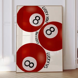 Lucky Me Lucky You Lucky Us Wydruk, 8 Ball Art, Dekoracja do gry w stylu vintage, Czerwony zabawny wydruk bilardowy, Sztuka retro wózka barowego, Fajna sztuka ścienna, Cyfrowy