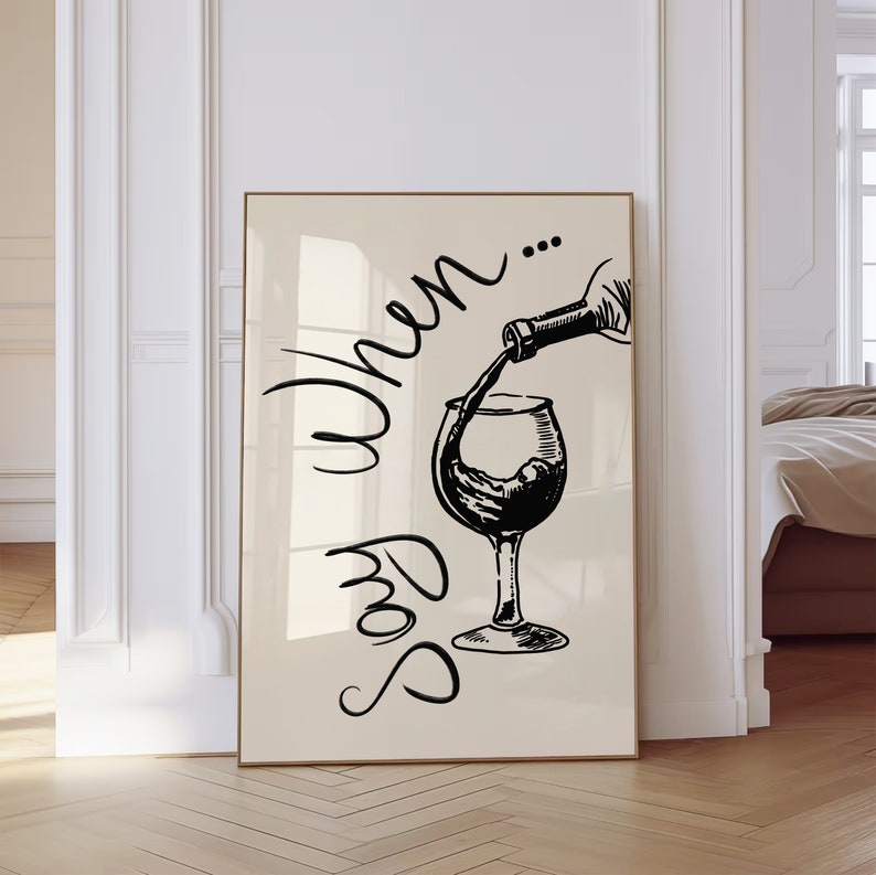 K&ouml;nnte beinhalten: Schwarz-wei&szlig;-Illustration eines Weinglases, in das eine Flasche Wein gegossen wird. Der Text "Sorry when..." ist in einer kursivschriftlichen Schriftart um das Glas herum geschrieben.