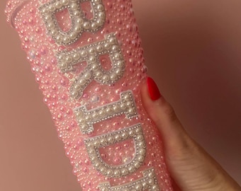 Vaso para bebidas frías con adorno de perla rosa para novia, tapa de vaso con pajita, despedida de soltera, boda, regalo para futura novia, despedida de soltera, diamantes de imitación