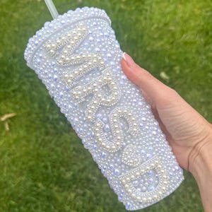 Tazza per bevande fredde personalizzata con coperchio decorato per sposa / cannuccia / addio al nubilato / matrimonio / regalo per la futura sposa / addio al nubilato /