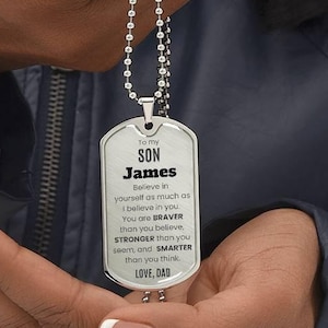 Collana con targhetta per cani personalizzata per mio figlio, da mamma o papà, regalo di compleanno per figlio, idee regalo per laurea per figlio, regalo di Natale per figlio, targhetta per cani