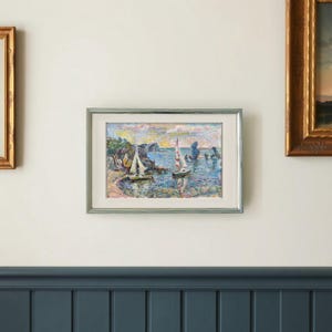 Bahía Tranquila – Pintura al óleo vintage original, paisaje costero sereno sobre cartón, obra de arte marina hecha a mano, regalo único para amantes del arte
