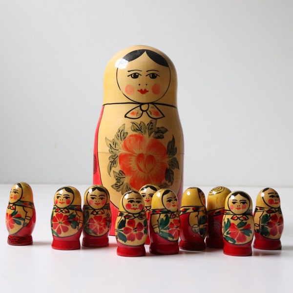 Vintage Russian Nesting Dolls Matryoshka -(SB22)