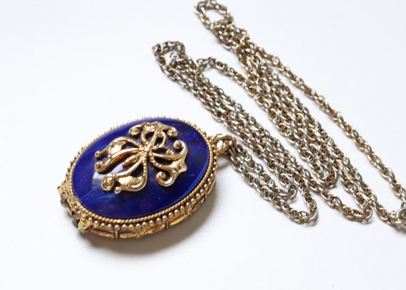 Max Factor Locket Necklace Solid Perfume Compact;… - image 2