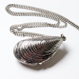 エスティローダー　ヴィンテージ　ソリッドパフューム　ネックレス Estee Lauder Sport Fragrance Shell Mussel Necklace Solid Perfume