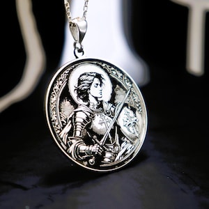 Collier à pendentif Sainte Jeanne d'Arc en argent sterling 925, cadeau esprit guerrier du jour de la confirmation pour août courage et foi
