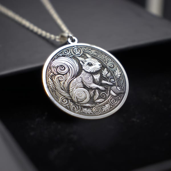 Pendentif Écureuil Mythologique : Bijou pour les Amoureux de la Nature (Argent Sterling)