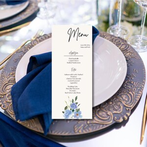 Diseño de menú de boda floral Menú de flores azules con vegetación para boda Plantilla de menú de boda minimalista Descarga instantánea Menú para recepción