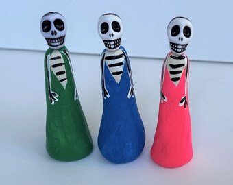 3 Day of the Dead* Dia de los Muertos* Skeleton Figurine Miniature Small Dolls for Shrines~ Nichos~ Altars~ Ofendas Hearts