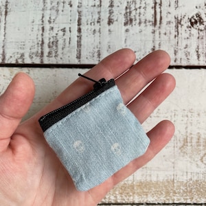 Estuche con cremallera pequeña Lilliput con calaveras, estuche para tarjetas SD, monedero, mini monedero con cremallera, estuche minimalista para guardar auriculares, bruja