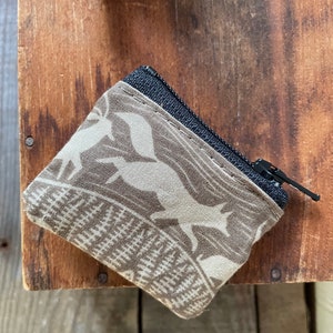 El Lilliput, un pequeño monedero con cremallera de animales de zorro, estuche para tarjetas SD, monedero pequeño con cremallera, monedero minimalista, estuche para guardar auriculares, bosque