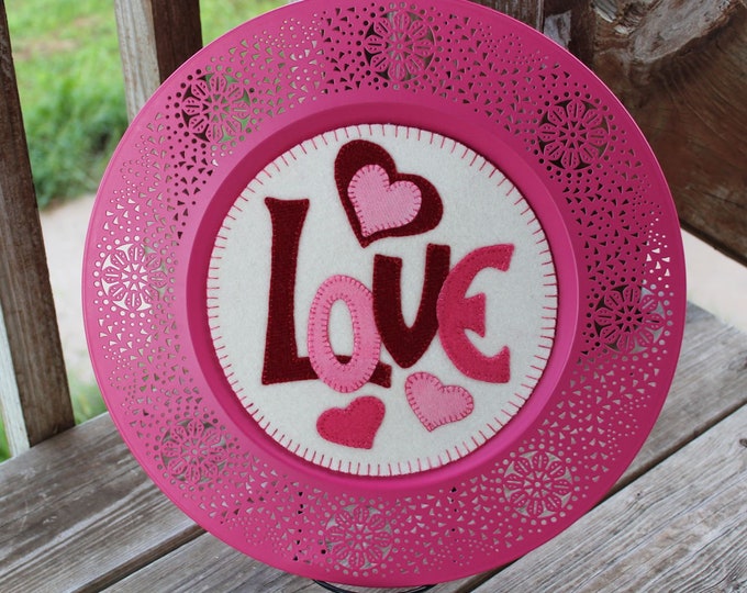 Love Wool Charger - Applique Valentines Pattern - Felted Wool Applique - Print Pattern