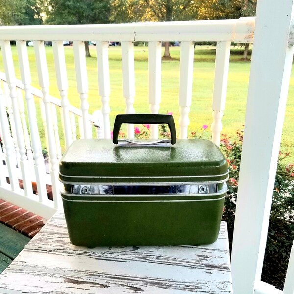 Vintage Samsonite Moss Colored Train Case, All the Right Junk in All the Right Places, Samsonite Train Travel Case