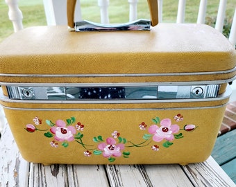 Vintage Samsonite Train Case, All the Right Junk in All the Right Places, Train Travel Case