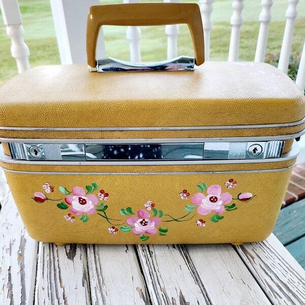 Vintage Samsonite Train Case, All the Right Junk in All the Right Places, Train Travel Case