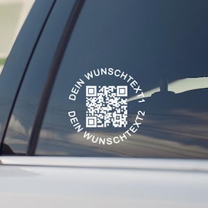 Pode incluir: Um adesivo circular branco com um código QR no centro. O texto em torno do código QR diz "DEIN WUNSCHTEXT1 DEIN WUNSCHTEXT2".