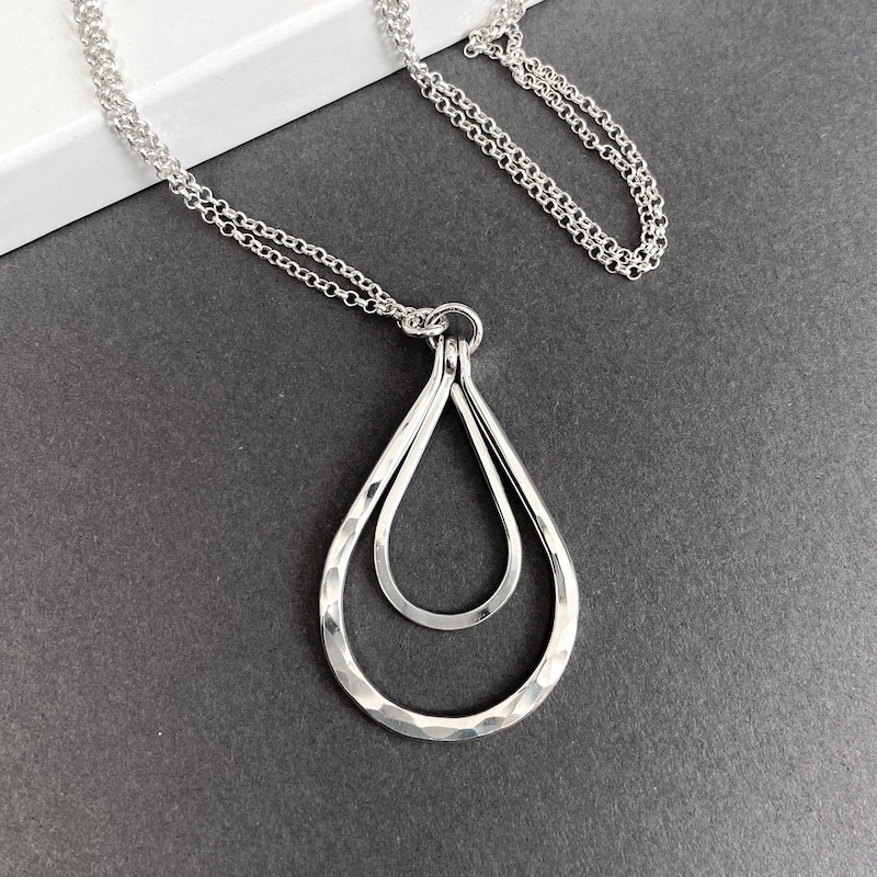 SILVER LONG BLACK PENDANT NECKLACE main image 0