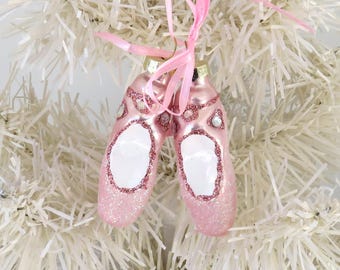 Adorno de zapatillas de ballet rosas para árbol de Navidad o regalo.
