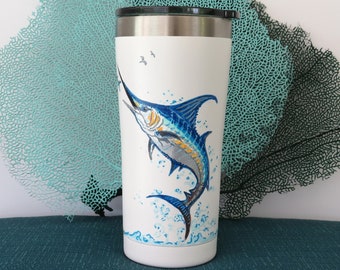 Vaso pintado a mano con diseño de marlín azul, de acero inoxidable con escena oceánica.
