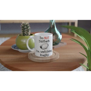 Não perturbe, estou assistindo Rugby caneca - 11oz. Fã de Rugby, Caneca de Rugby, Caneca de fã de Rugby, Amante de Rugby, Internacionais de Outono de Rugby, Copa do Mundo de Rugby