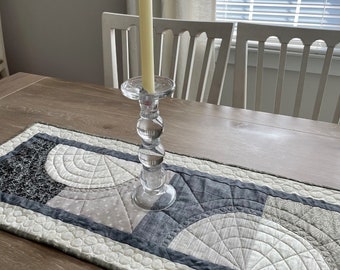 Digital Download Gift, pdf Modern Table Runner Pattern "Moons" Easy and Fast Curved Pieces, Modern