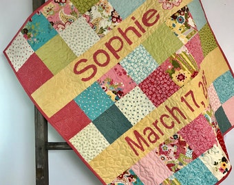Charm Pack Baby Quilt Pattern, Individuelle Stickerei (PDF-Muster)