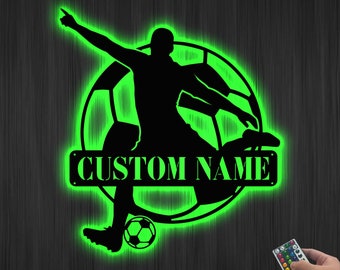 Placa de futebol de metal personalizada com luz LED, presente para jogador de futebol, presente para criança, nome personalizado para criança, decoração para sala de jogos, presente para cabide de parede