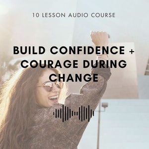 Peut inclure: Une femme aux longs cheveux bruns et aux lunettes de soleil sourit et lève le poing en l'air. Le texte "BUILD CONFIDENCE + COURAGE DURING CHANGE" est au-dessus d'elle. Le texte "10 LESSON AUDIO COURSE" est en haut de l'image. Un graphique d'onde sonore se trouve sous la femme.