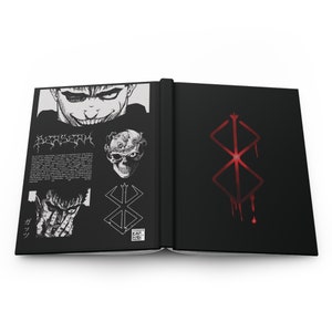 Peut inclure: Journal ouvert avec des illustrations de manga en noir et blanc. La page de gauche présente des illustrations de personnages et du texte, la page de droite un graphisme rouge sur fond noir.