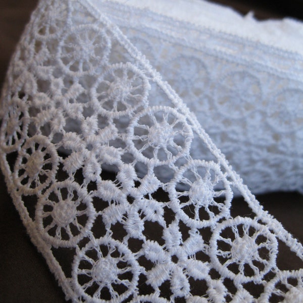 sweet flower and wheel lace, 1 5/8 inches wide, white