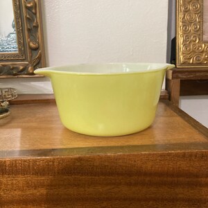 Pyrex Cinderella Rührschüssel / Gelb / blass / 19 cm / MINT