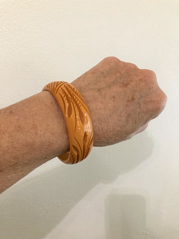 Carved Bakelite Butterscotch Bangle / Deep Carve B