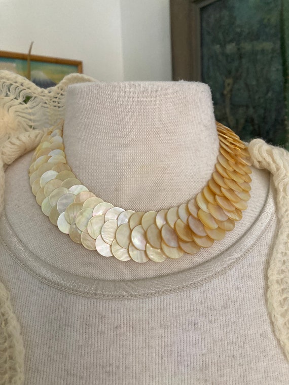 Shell Necklace/ GOLD shell / Vintage Shell Neckla… - image 2