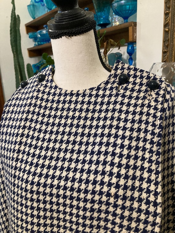 Vintage Mod Houndstooth Wool Cape - Size 8 - image 3