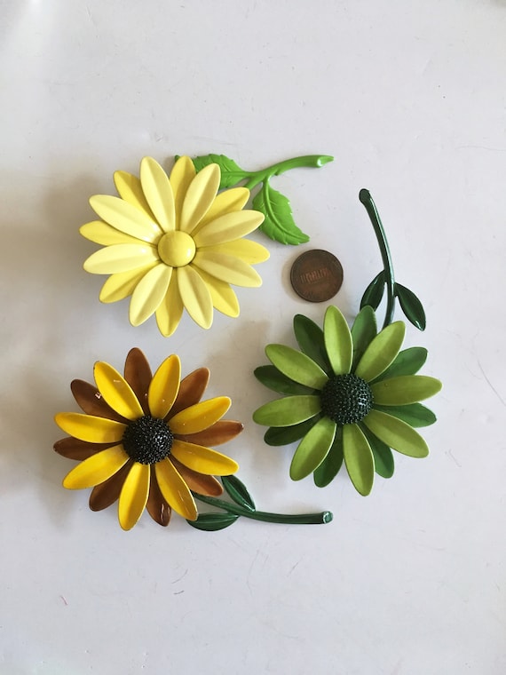 3// Metal Flower pin //Flower Brooch //60s flower