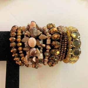 8/Bangle Stack /Vintage Bangls/ Black & White /Bracelet Lot / LUX6 / iris apfel
