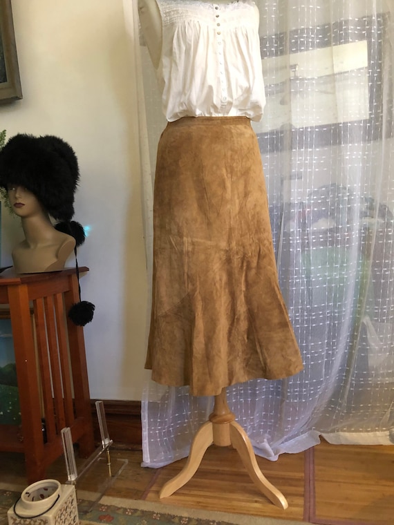 Suede Skirt//Size 10//Brandon Thomas//Beige suede