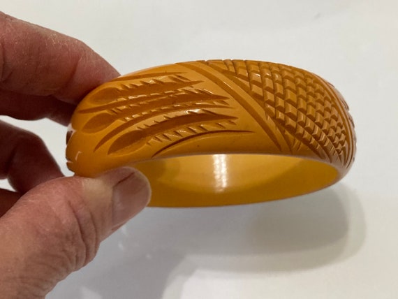 Carved Bakelite Butterscotch Bangle : Deep Carve … - image 5