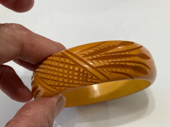 Carved Bakelite Butterscotch Bangle : Deep Carve … - image 6