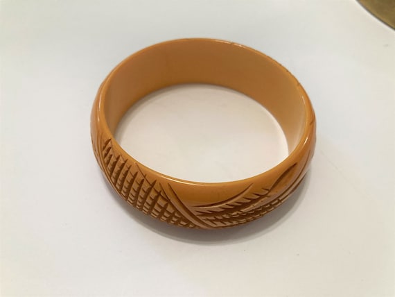 Carved Bakelite Butterscotch Bangle : Deep Carve … - image 7