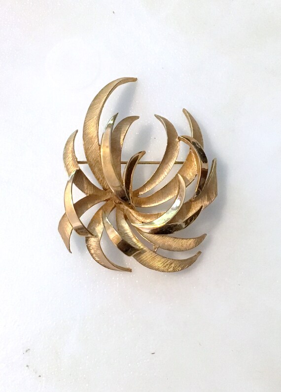 Crown Trifari Brooch//Mid Century Gold Brooch//Gol
