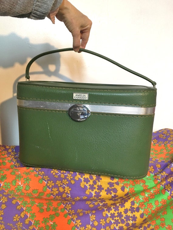 amelia earhart train case