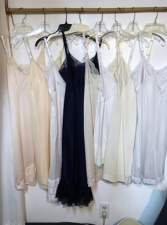 19//Slip// White //Navy // mixed sizes //Butterfie