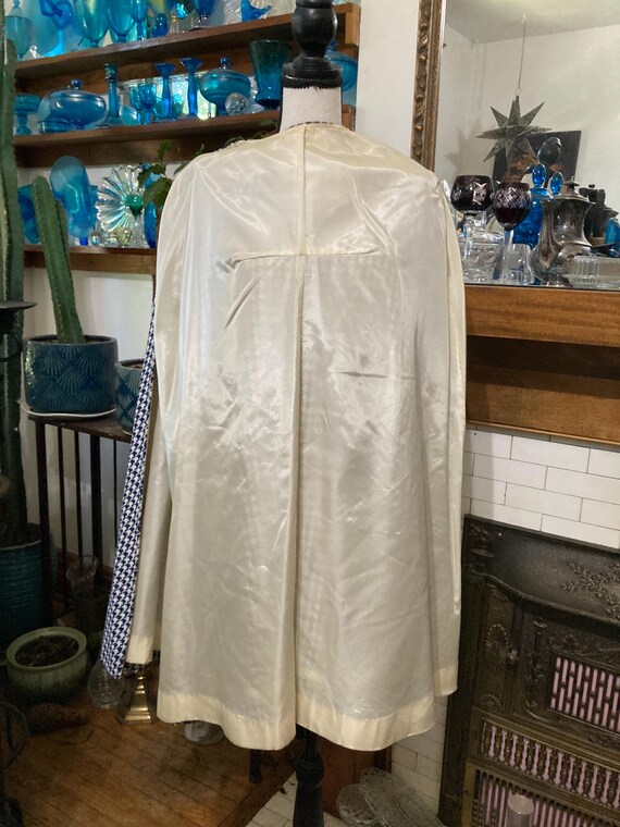 Vintage Mod Houndstooth Wool Cape - Size 8 - image 9