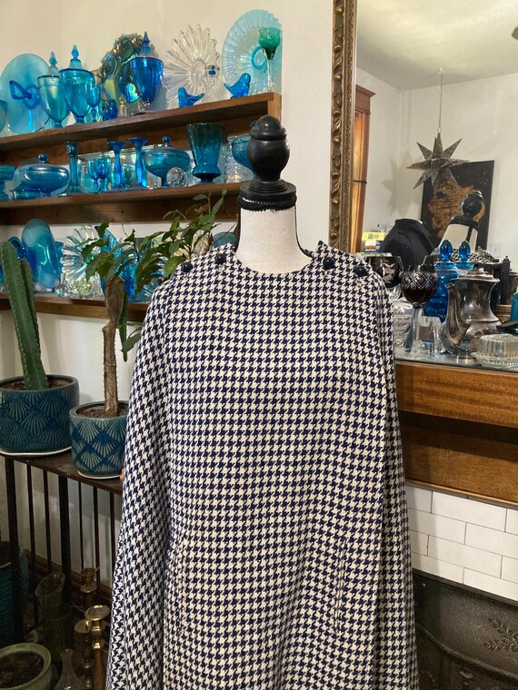 Vintage Mod Houndstooth Wool Cape - Size 8 - image 2
