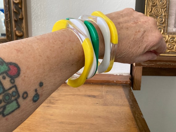 Vintage Mod Lucite Bangle Set: 1960s Clear & Colo… - image 4