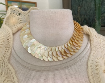 Shell Necklace/ GOLD shell / Vintage Shell Necklace